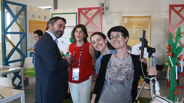 Staff di progetto presso lo stand di Agricoltura Sociale Lombardia in Cascina Triulza, Expo 2015